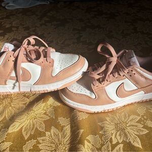 Nike Women’s “rose whisper” Low-Top Nike dunks